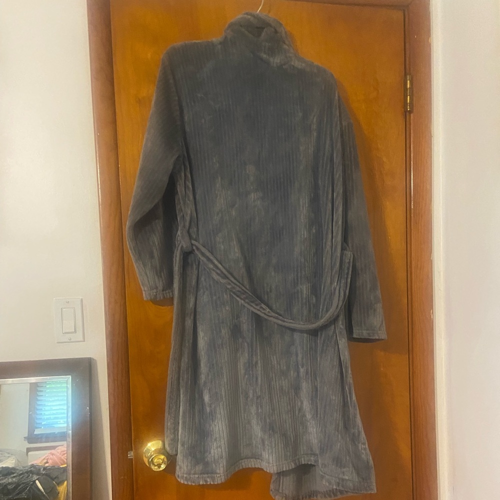 Hotel Spa Collection Cozy Gray Ribbed Plush Robe - Picture 2 of 4